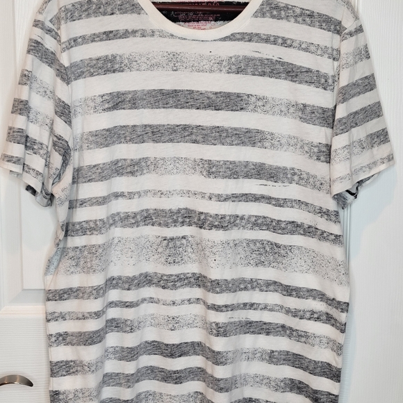 🎉SALE 5 for $15🎉 2 American Rag Tees - Picture 4 of 5